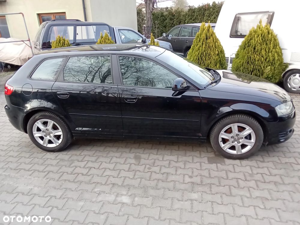 Audi A3 Sportback 1.6 TDI DPF Ambiente - 5