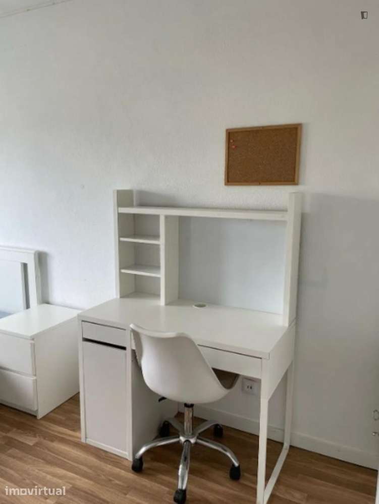 Quarto - localizado em Matosinhos Porto - Grande imagem: 2/5
