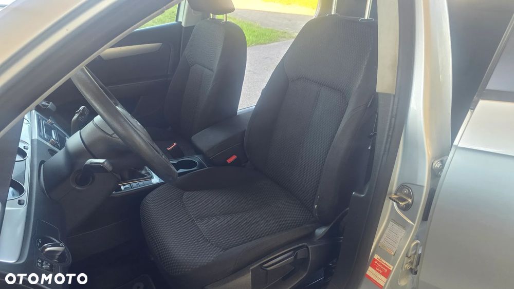 Volkswagen Passat 2.0 TDI DPF BlueMotion Technology Trendline - 35