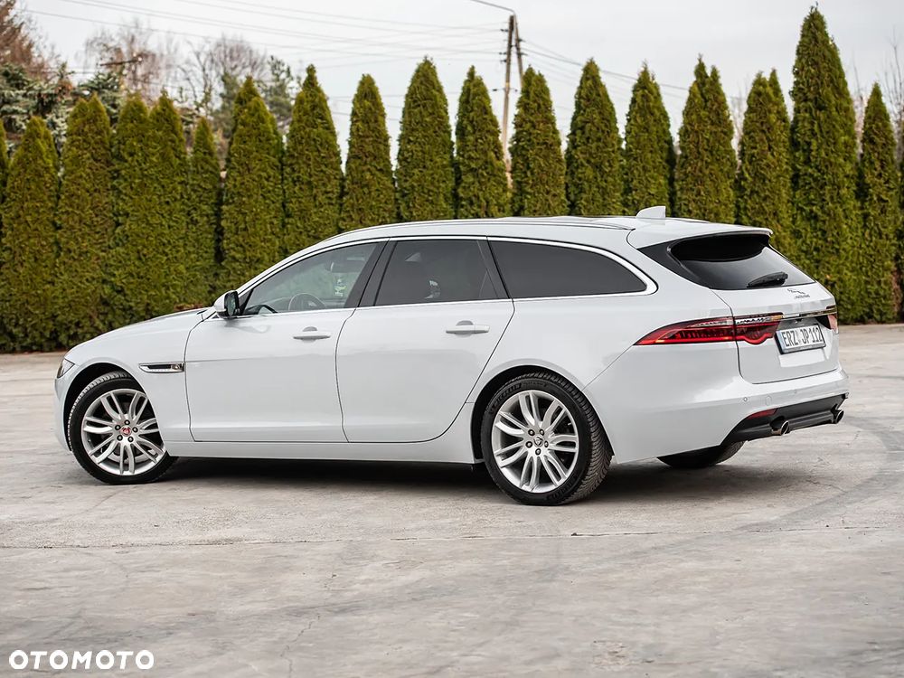 Jaguar XF - 10