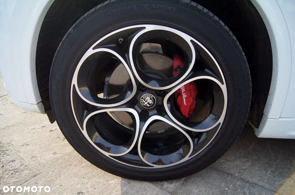 Alfa Romeo Stelvio 2.0 Turbo 16V AT8-Q4 Ti - 36