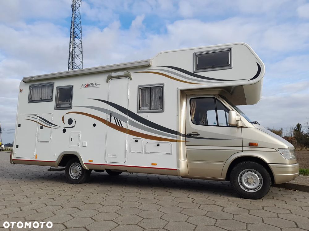 Mercedes-Benz Sprinter - 1