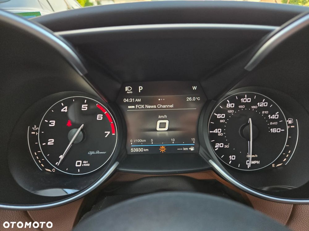 Alfa Romeo Giulia 2.0 Turbo 16V AT8-Q4 Ti - 39