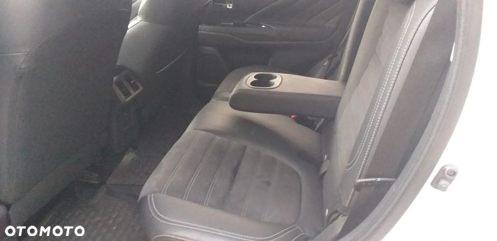 Mitsubishi Outlander - 15
