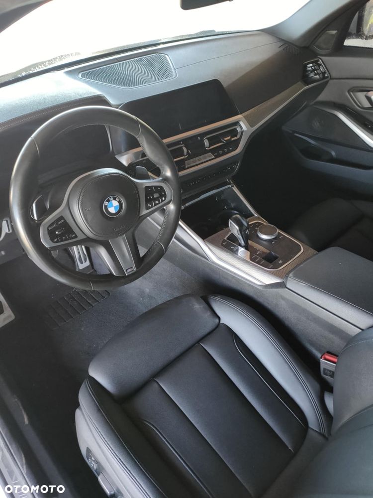 BMW Seria 3 330i M Sport - 9