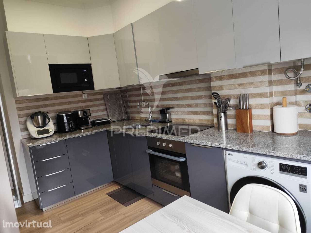 T3 + 1 , Remodelado, com varanda - Grande imagem: 2/14