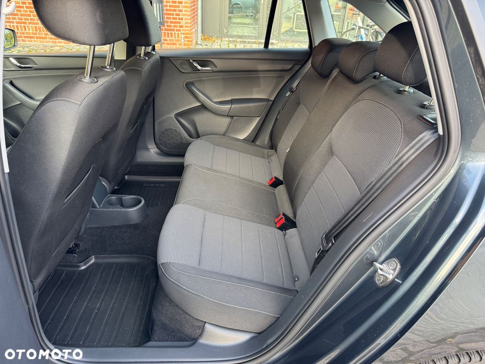 Skoda RAPID Spb 1.2 TSI Edition - 11