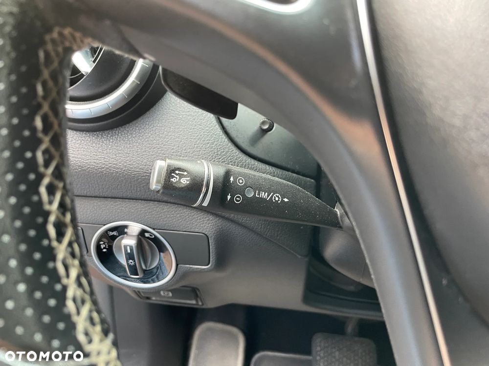 Mercedes-Benz CLA 200 7G-DCT UrbanStyle Edition - 24