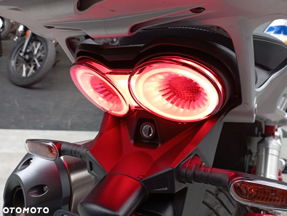 Moto Guzzi V85 - 18