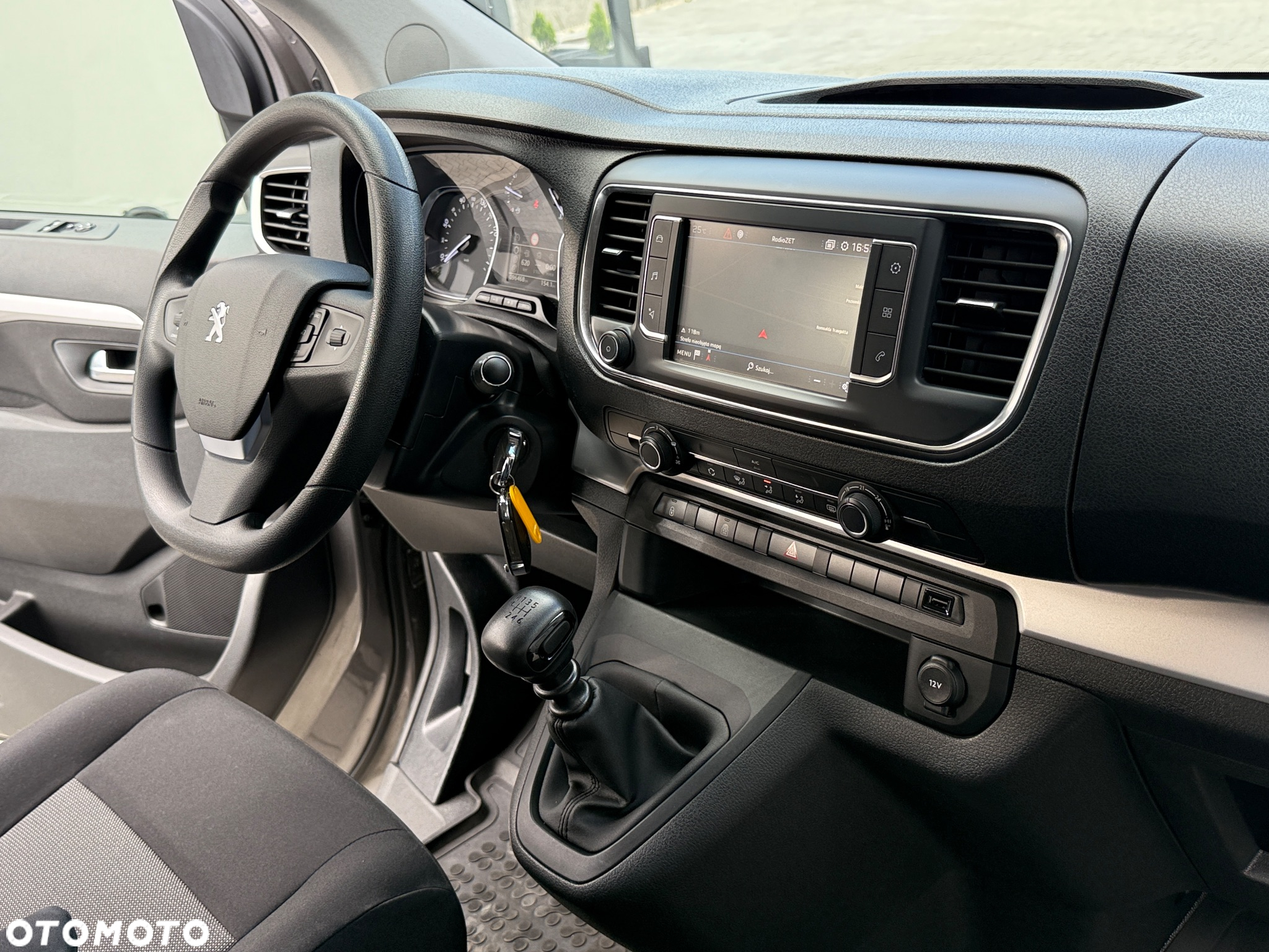 Peugeot Traveller 2.0 BlueHDi Standard Active - 23