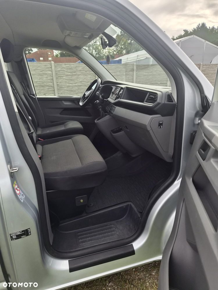 Volkswagen Caravelle - 8