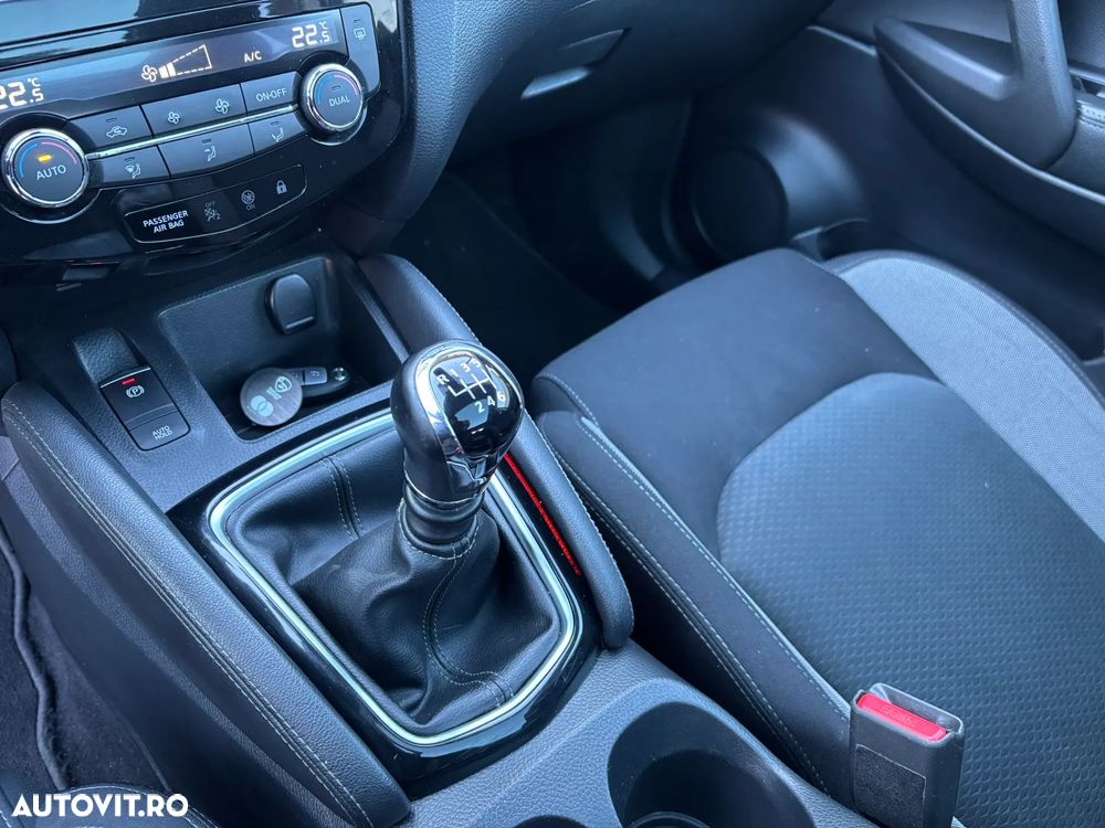 Nissan Qashqai 1.3 DIG-T N-CONNECTA - 23