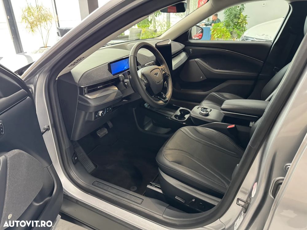 Ford Mustang Mach-E - 5