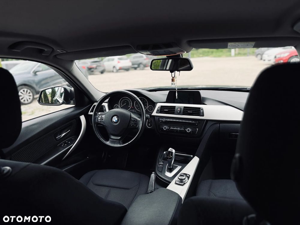 BMW Seria 3 318d - 19