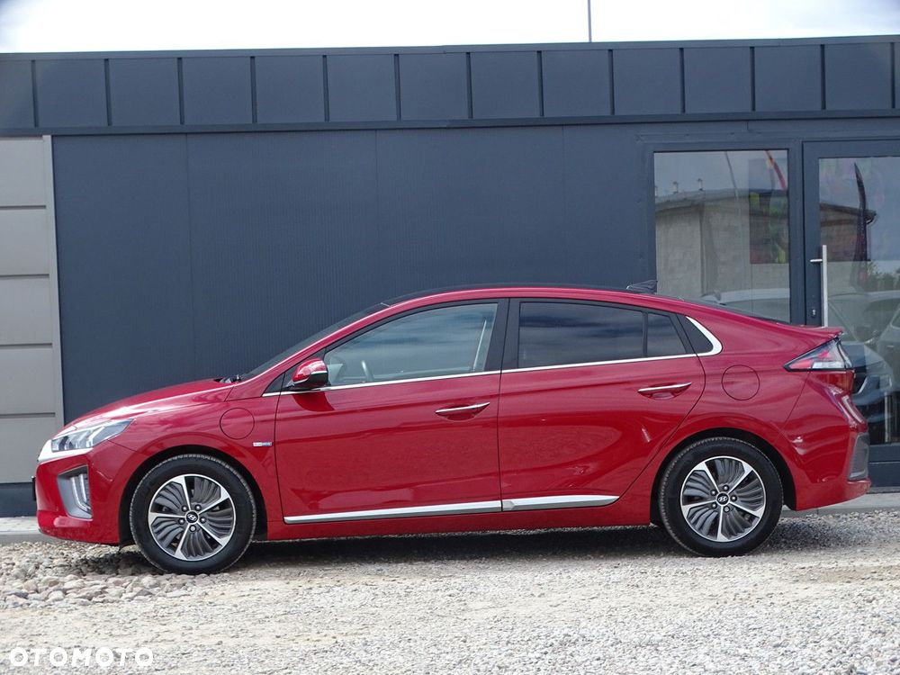 Hyundai IONIQ - 3