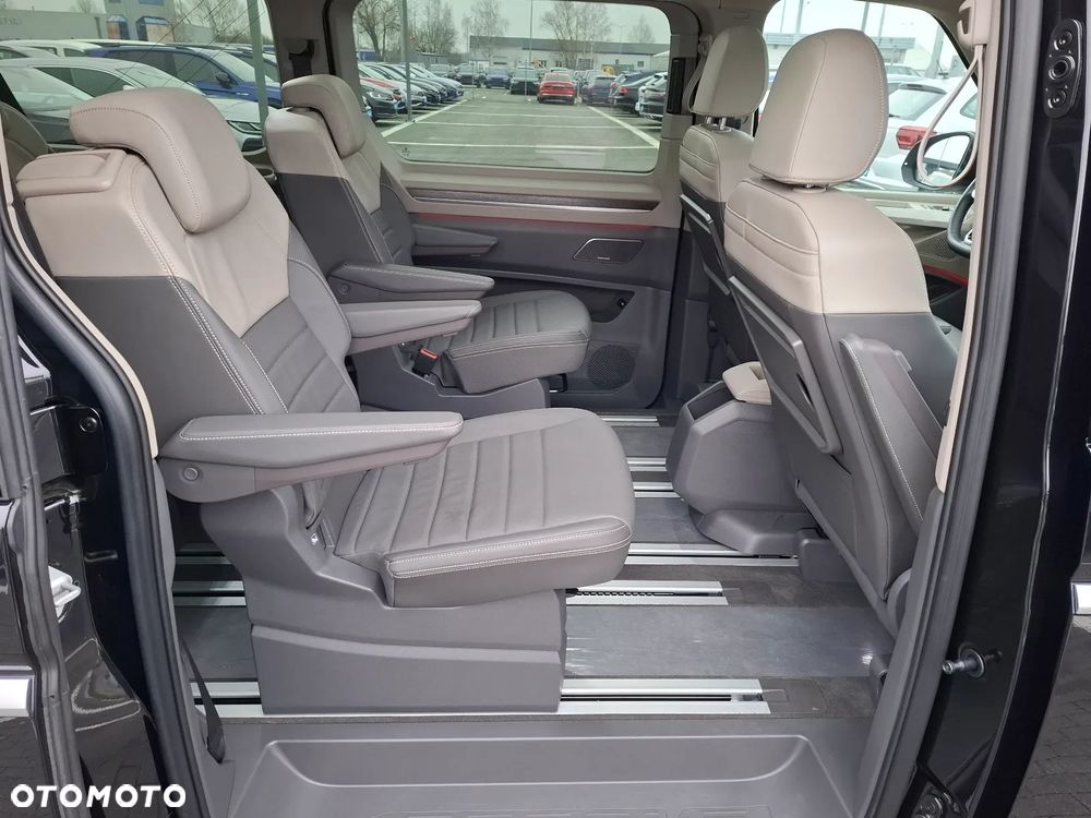 Volkswagen Multivan - 13