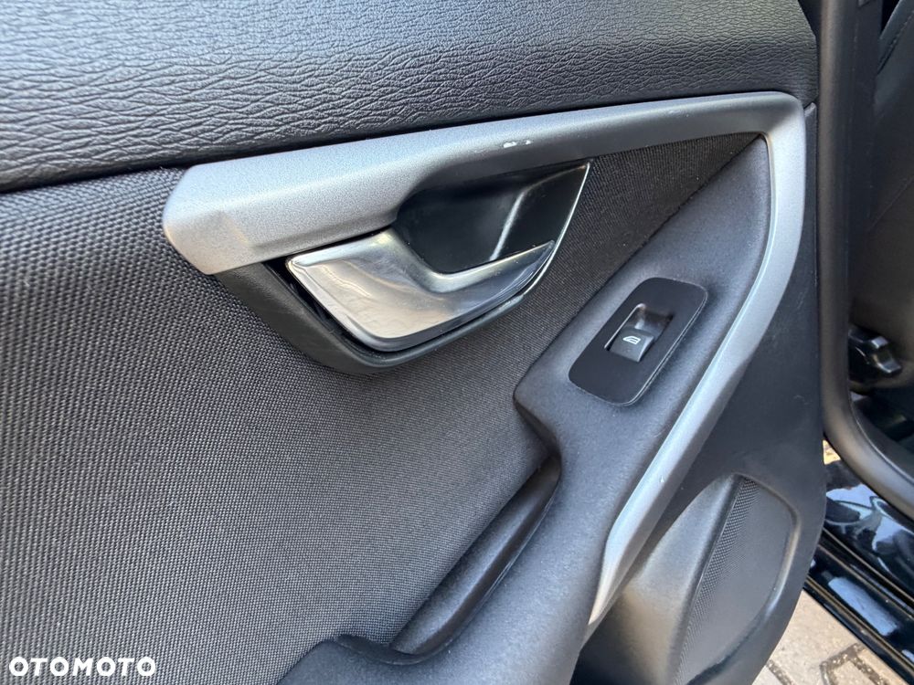 Volvo V40 D2 Drive-E Momentum - 21