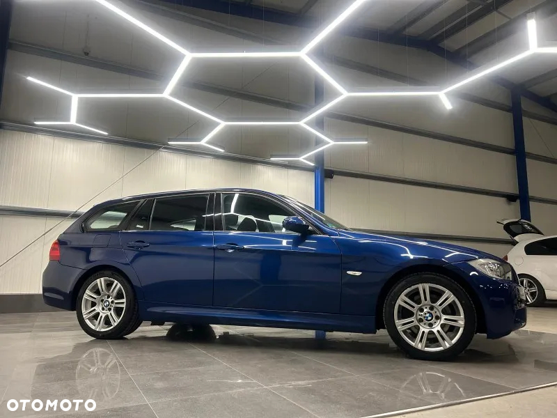 BMW Seria 3 325xi Touring - 8