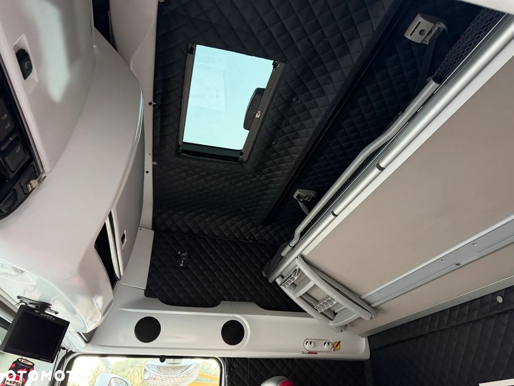 DAF XF 106 530 PUSHER 6x2 / RETARDER INTARDER / 3 OSIE / PRZEBIEG 668 851 KM / NAJMOCNIEJSZY SILNIK 530 KM / NAJWIĘKSZA KABINA SUPER SPACE CAB / 2017 ROK !! - 27