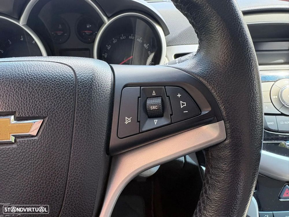 Chevrolet Cruze 1.6 LS - 37