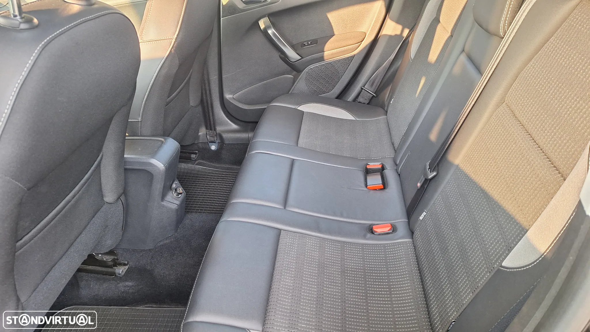 Peugeot 2008 1.6 BlueHDi Allure - 17