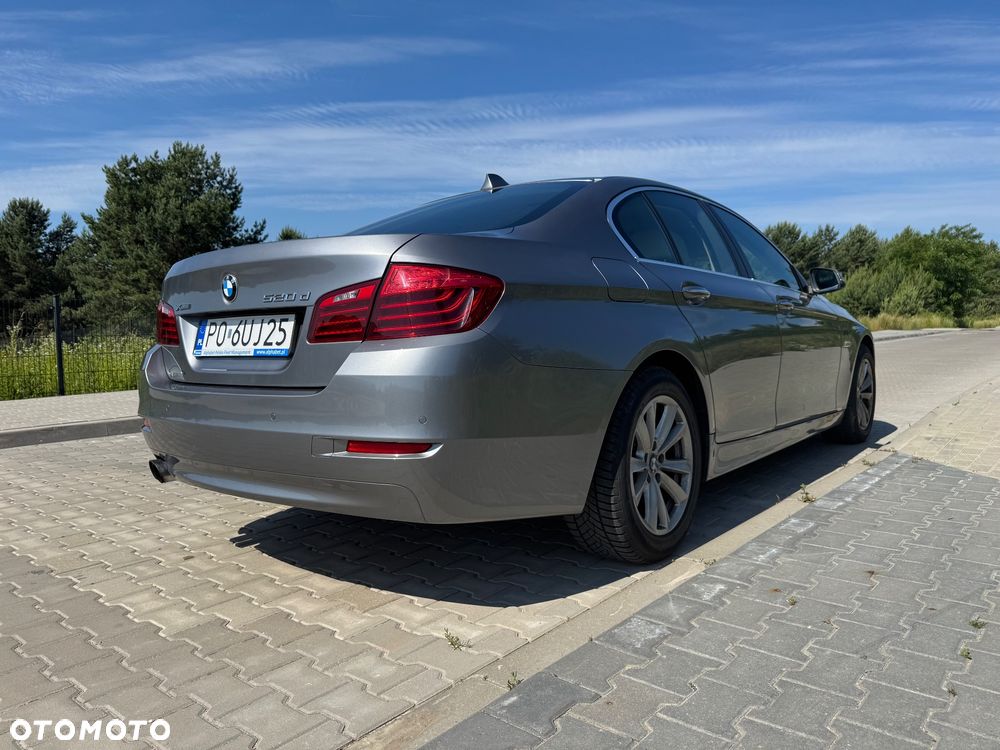 BMW Seria 5 520d xDrive - 9