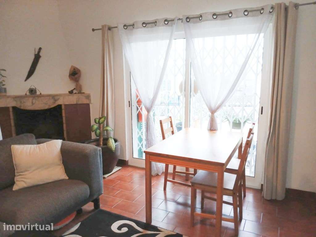 Moradia geminada T3, arquitetura tradicional- Aroeira - Grande imagem: 4/22