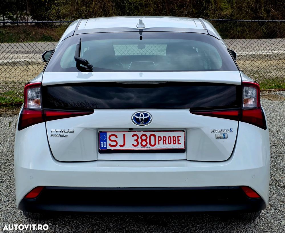 Toyota Prius Hybrid Executive - 8