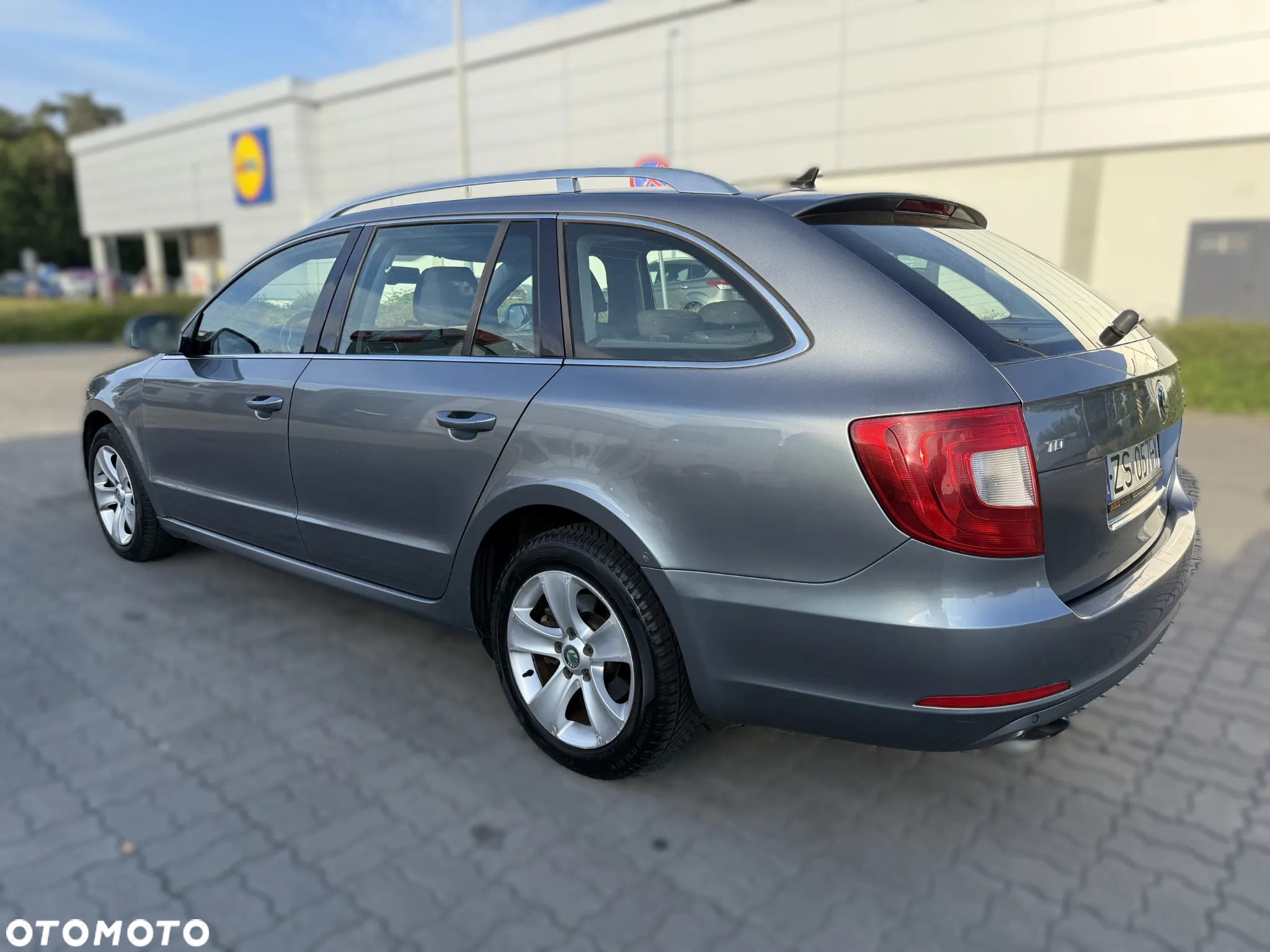 Skoda Superb 2.0 TDI Ambition DSG - 14