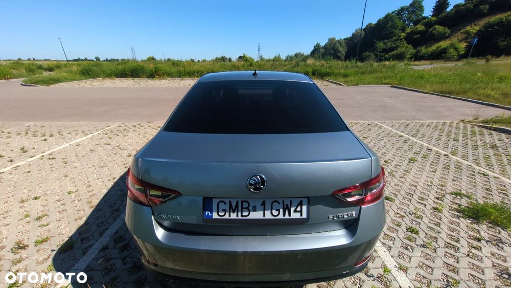 Skoda Superb 2.0 TDI L&K DSG - 8