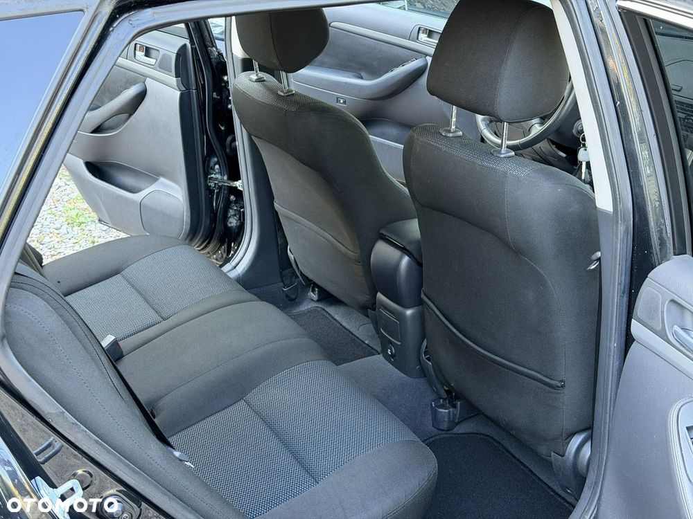 Toyota Avensis - 24
