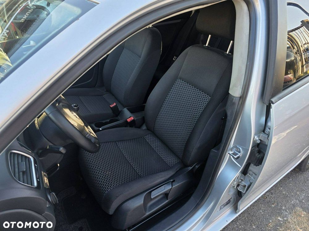 Volkswagen Golf 1.6 TDI DPF Comfortline - 6