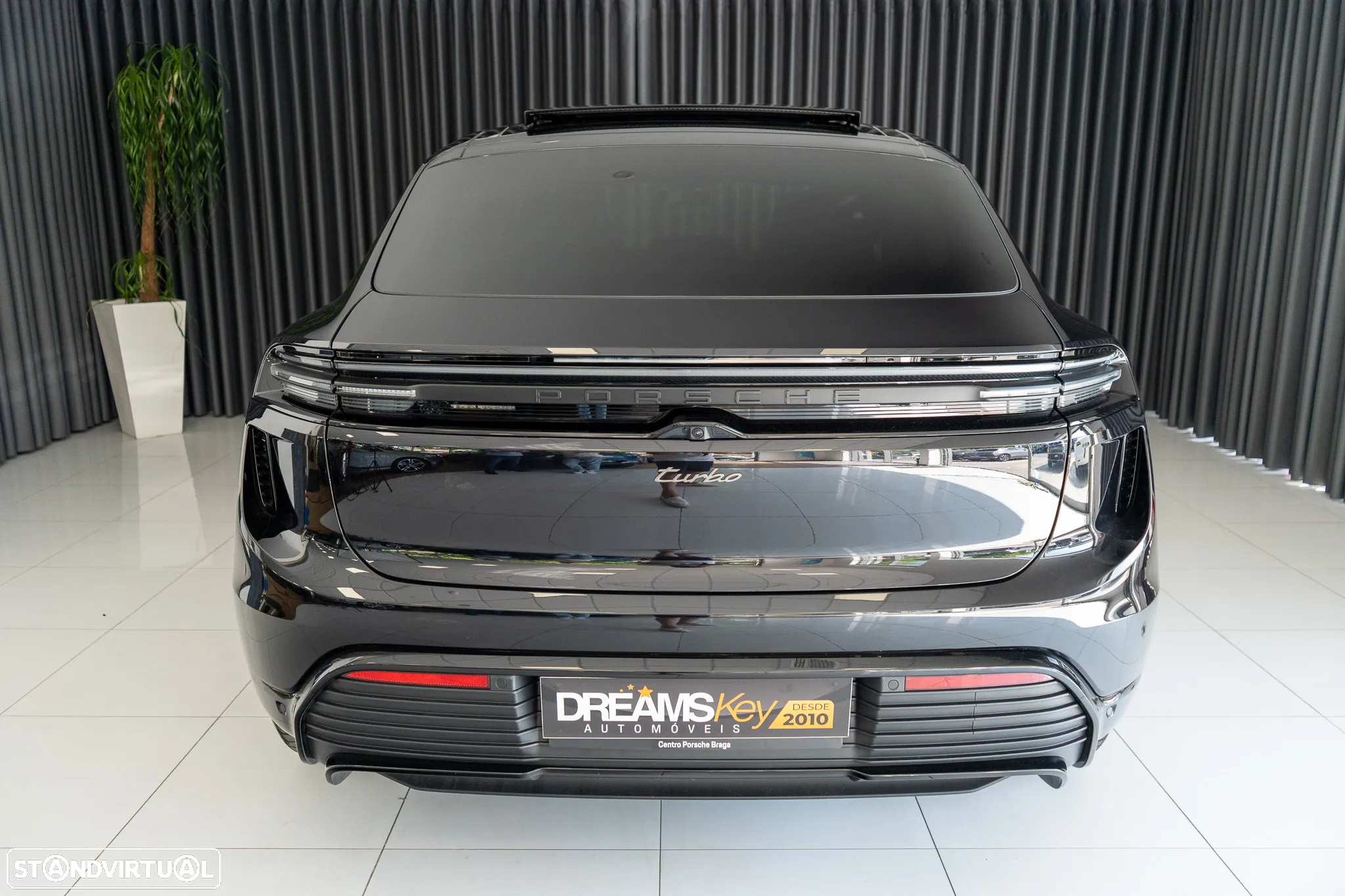 Porsche Macan Electric Turbo - 42