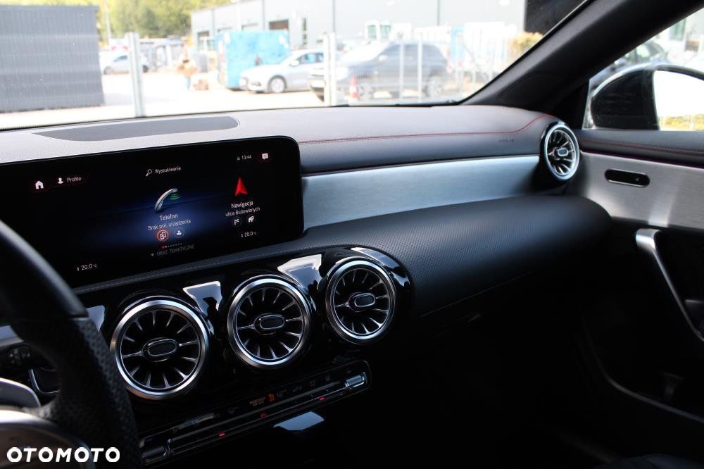 Mercedes-Benz CLA - 25