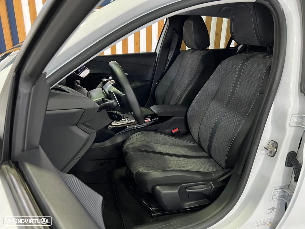 Peugeot 208 1.2 Hybrid Allure e-DCS6 - 11