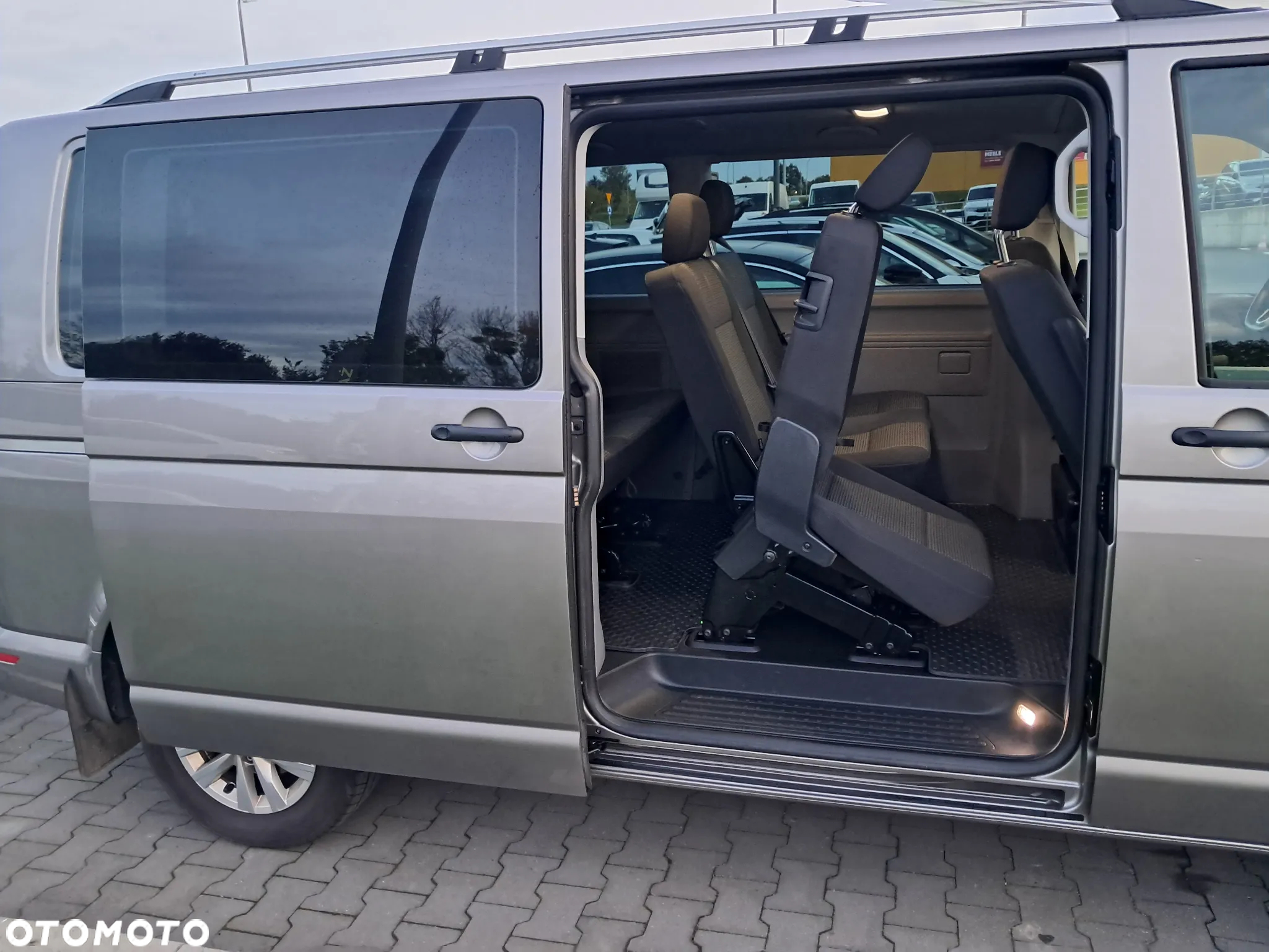 Volkswagen Caravelle - 11