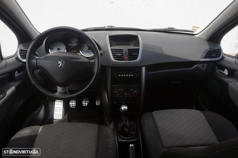 Peugeot 207 1.4 16V Trendy - 8
