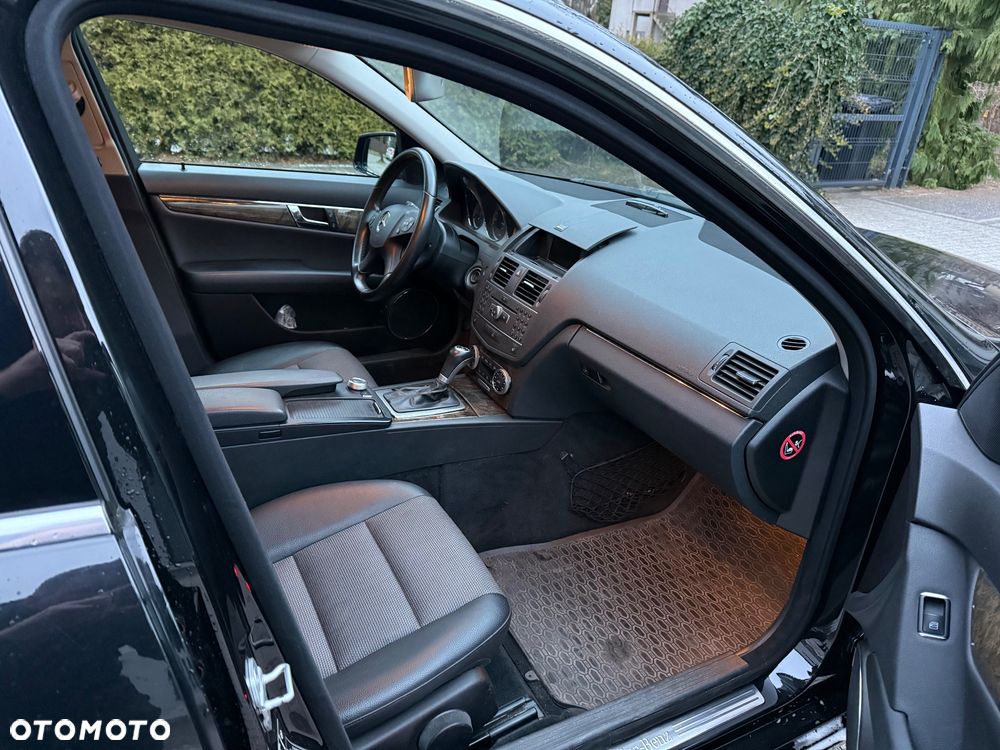 Mercedes-Benz Klasa C 180 T CGI Automatik BlueEFFICIENCY Avantgarde - 11