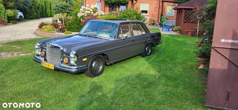Mercedes-Benz 280 - 1