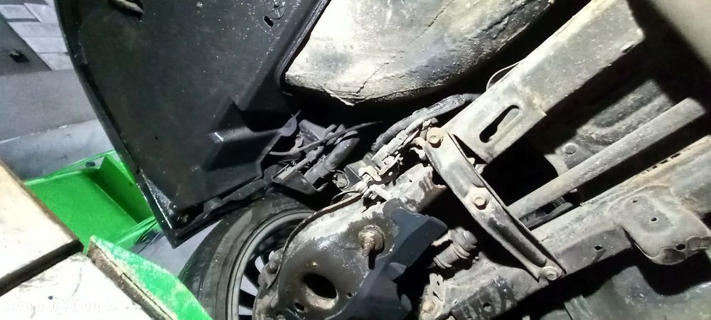 Toyota Avensis 1.8 Premium - 9