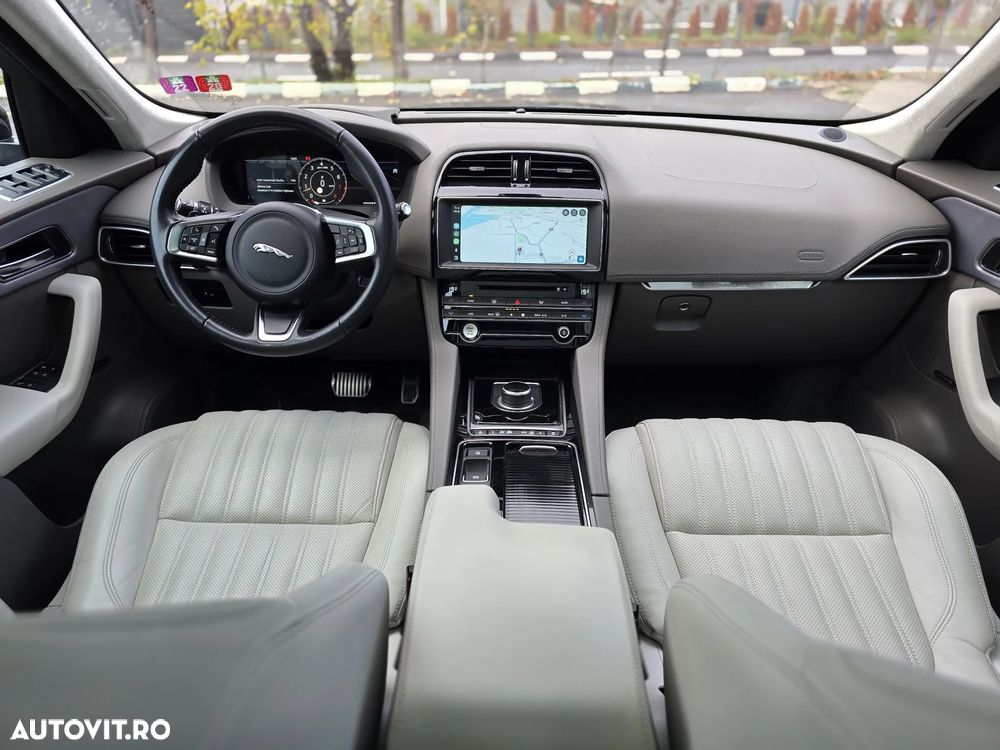 Jaguar F-Pace 30t AWD Portfolio - 12