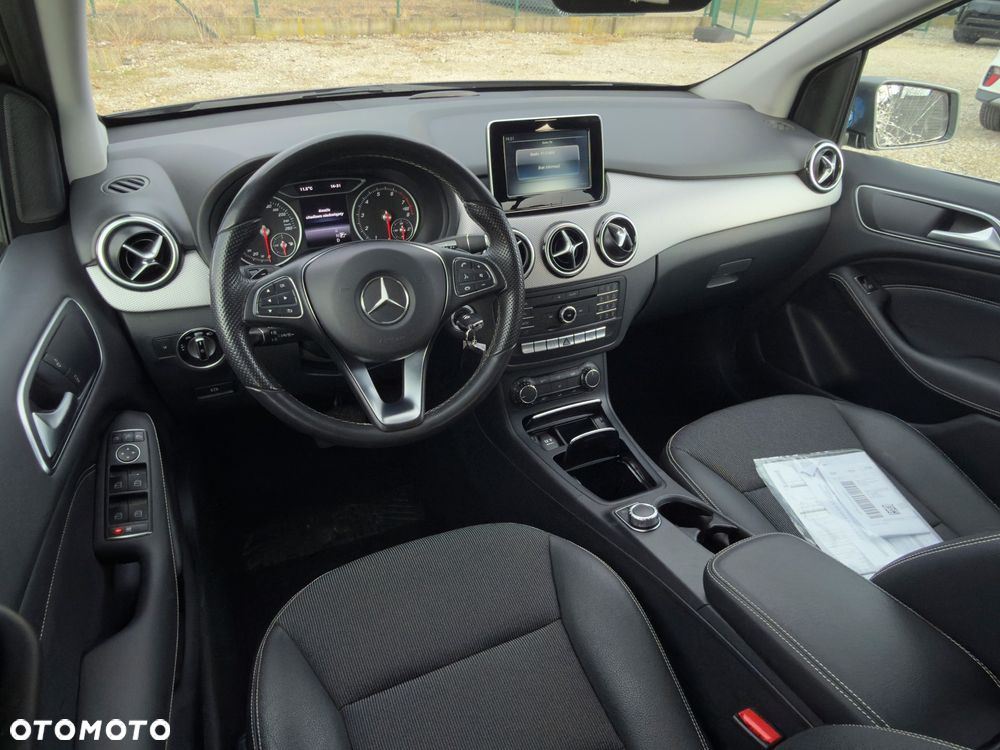 Mercedes-Benz Klasa B 220 4-Matic AMG Line - 4
