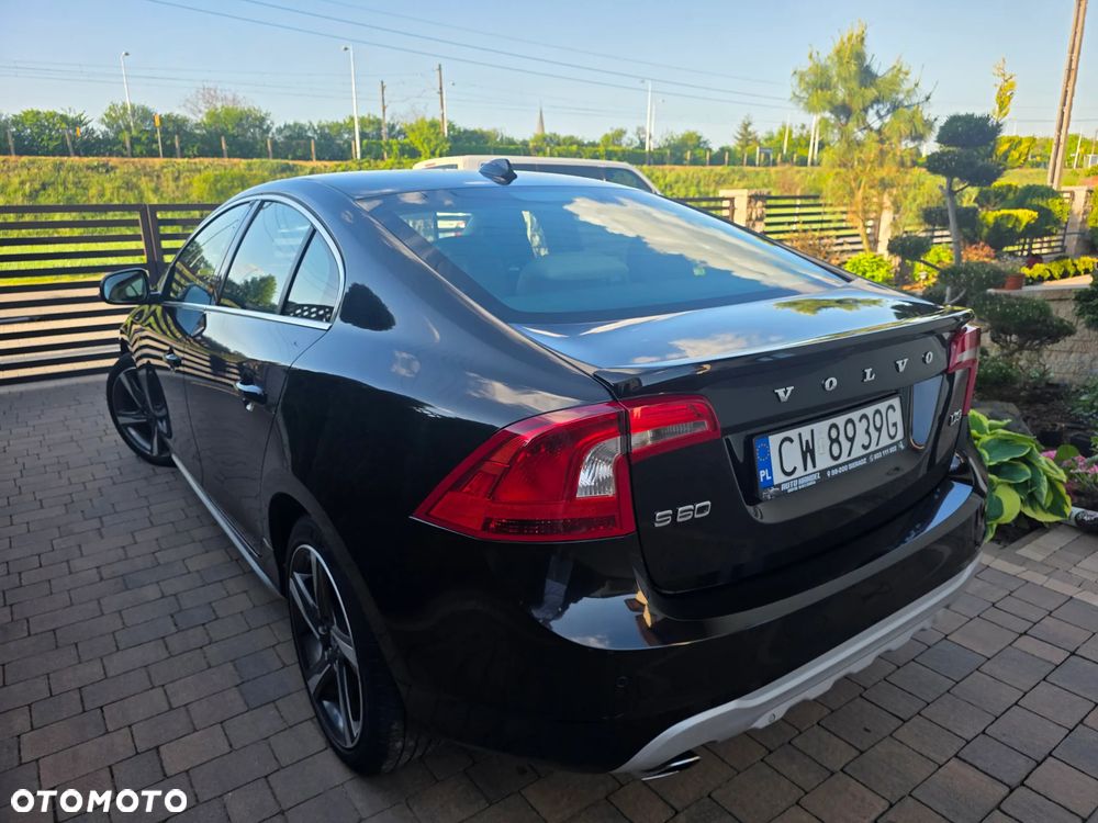 Volvo S60 D3 R-Design - 17