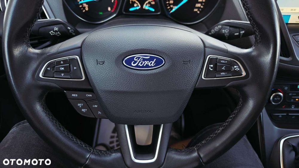 Ford Kuga 1.5 EcoBoost 2x4 Titanium - 25