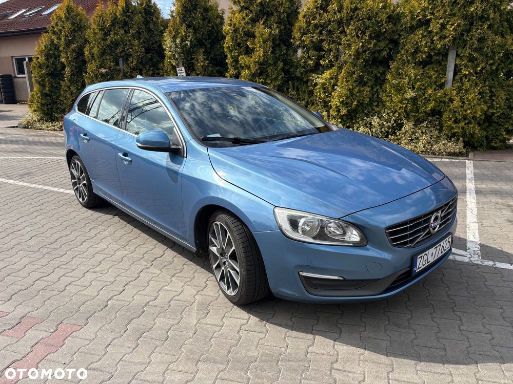 Volvo V60 D4 Drive-E Momentum - 1