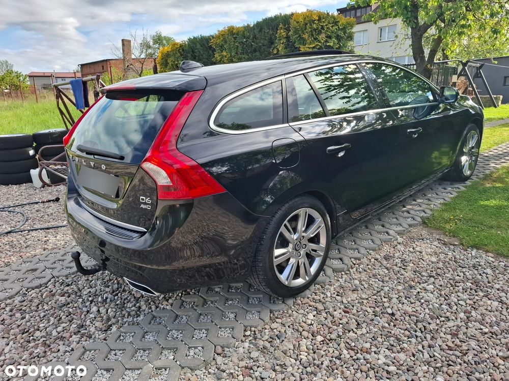 Volvo V60 D6 AWD Plug-in Hybrid R-Design Summum - 4
