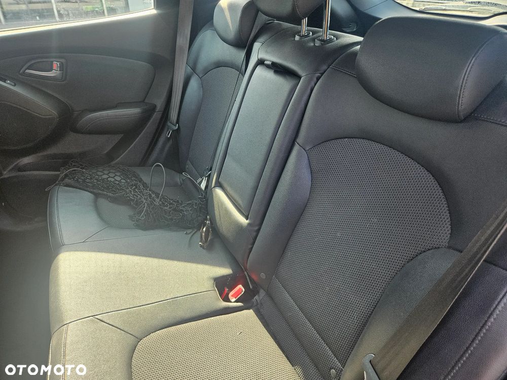 Hyundai ix35 1.7 CRDi 2WD blue Finale Gold - 4