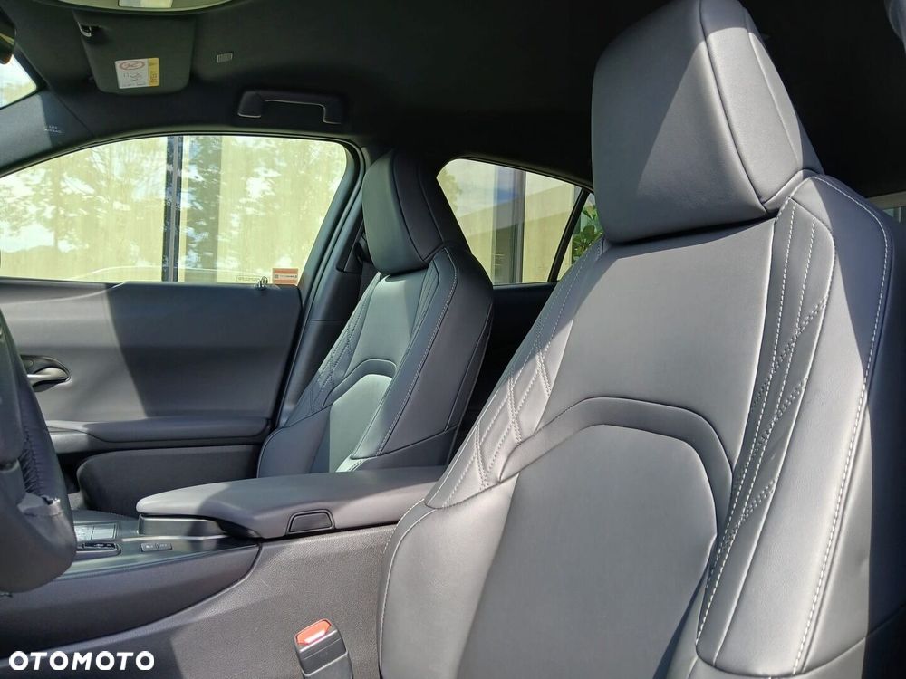 Lexus UX 300h F Sport Design - 7