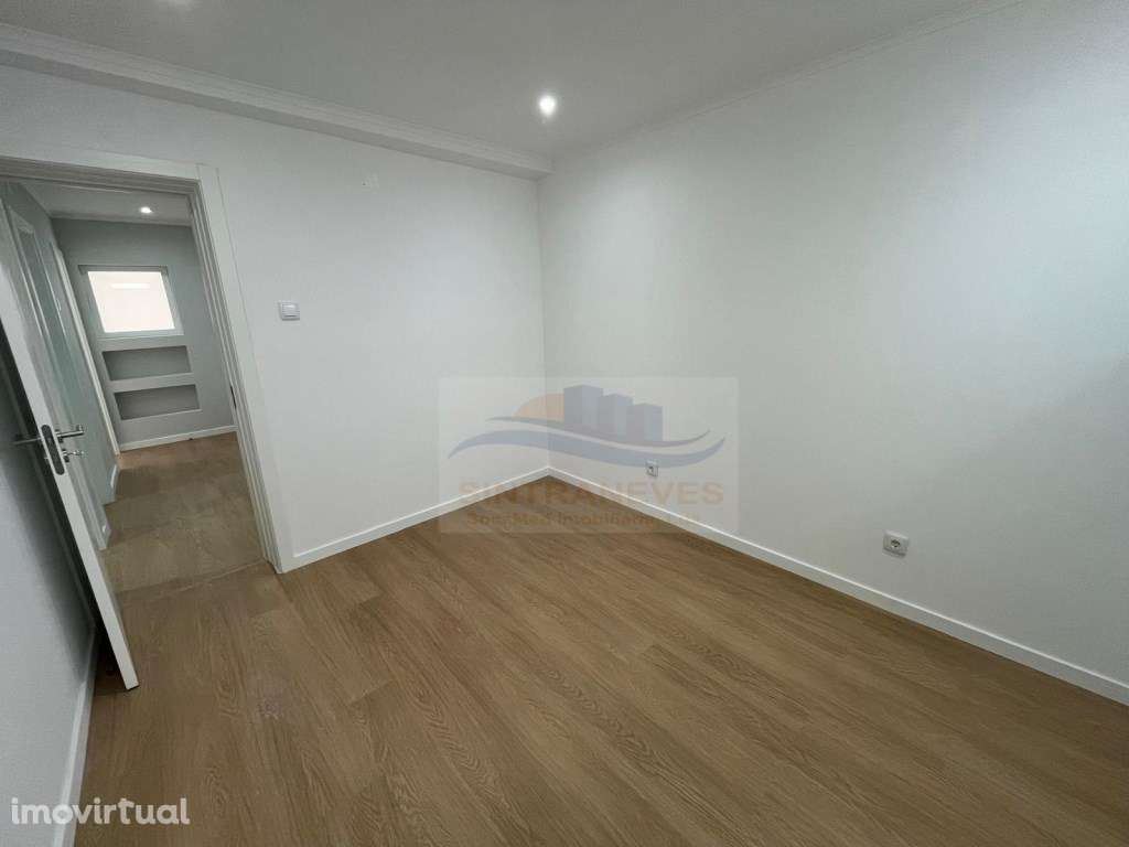 Apartamento T2 totalmente remodelado com terraço - Grande imagem: 4/17