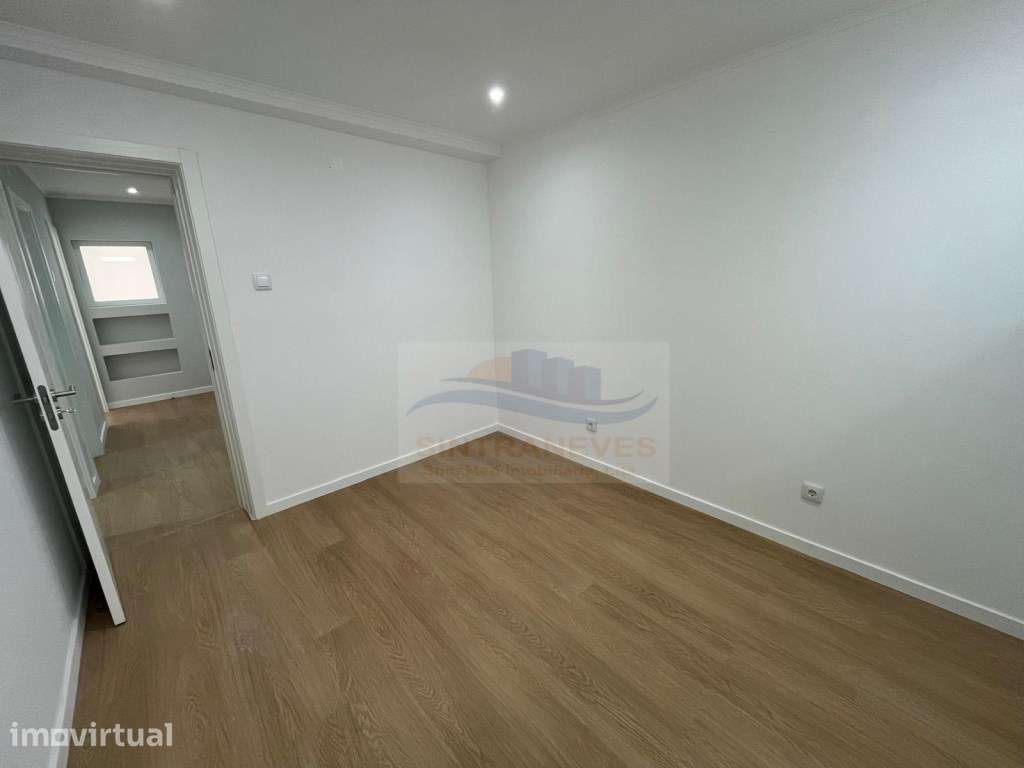 Apartamento Cave T2, Localização Privilegiada, ao Pé da Igreja, Tot... - Grande imagem: 5/17